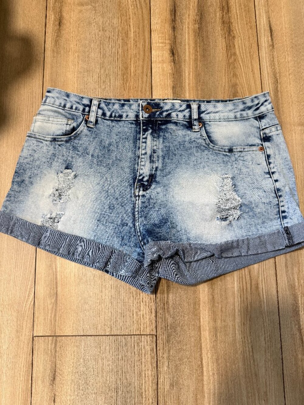 Forever 21 Acid Wash Denim Shorts sz 31